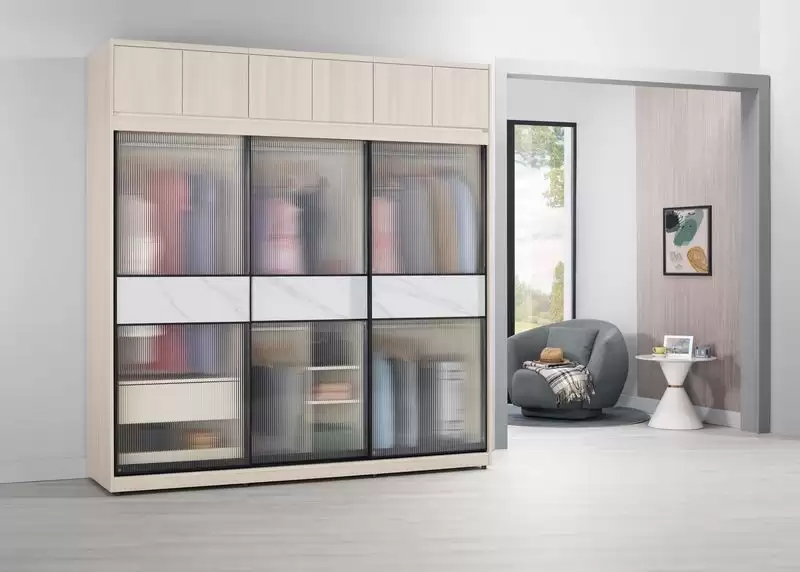 里斯特被櫥式鋁框拉門衣櫥