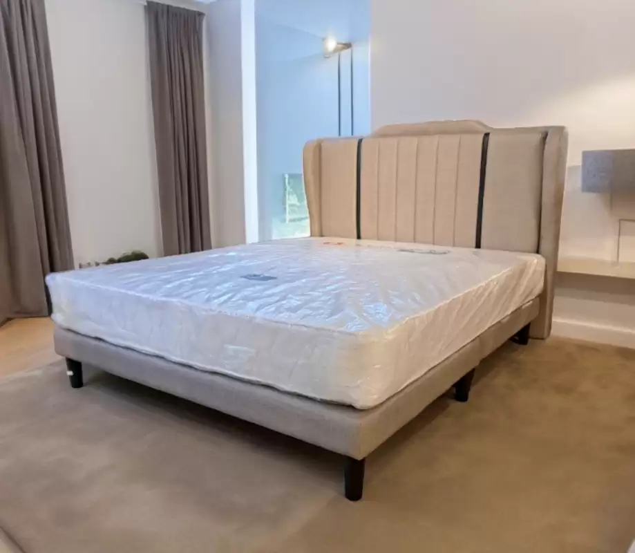 巴賽隆納5尺皮床