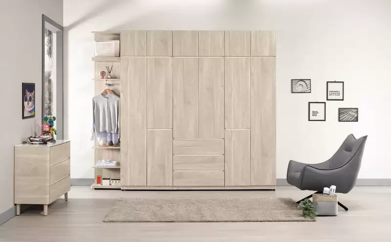 丹尼爾被櫥式衣櫥